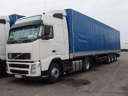 Volvo-FH-440-weiss-Holz-070407-01