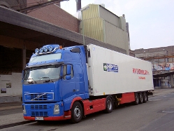 Volvo-FH-blau-Szy-140708-02