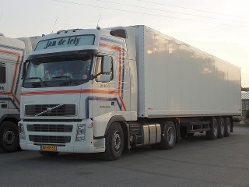 Volvo-FH-deLely-Holz-310706-02