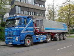 Volvo-FH-480-blau-DS-270610-01