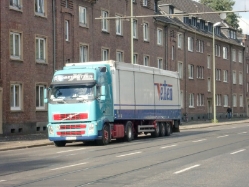 Volvo-FH-blau-DS-070110-01