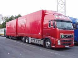 Volvo-FH12-420-Novak-Holz-231004-1-CRO
