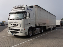 Volvo-FH12-460-HLS-Holz-130907-01