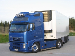 Volvo-FH12-460-Lagocki-311206-01
