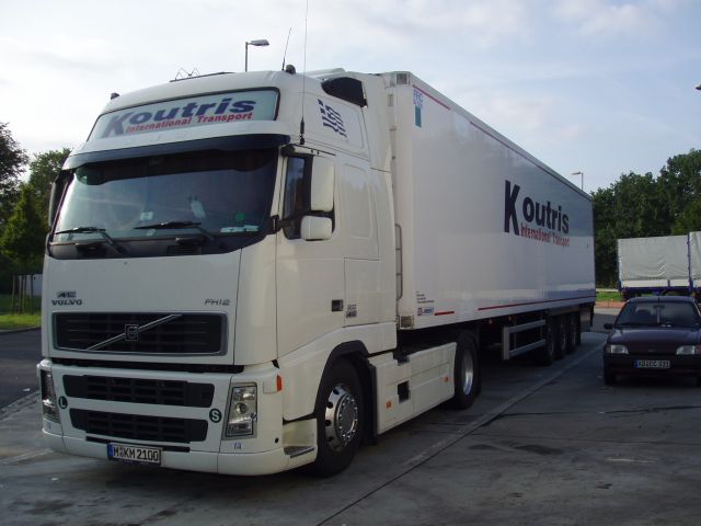 Volvo-FH12-500-Koutris-Holz-040804-1.jpg - Volvo FH12 500Frank Holz