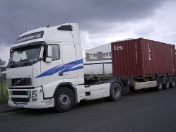 Volvo-FH12-460-weiss-Hausding-191207-01