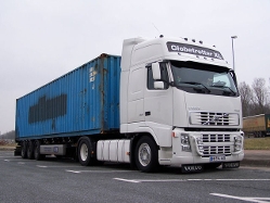 Volvo-FH12-460-weiss-Iden-190207-01