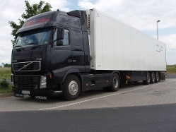 Volvo-FH12-500-schwarz-Holz-170605-01