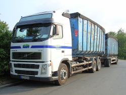Volvo-FH12-AKM-Skolaut-141006-01