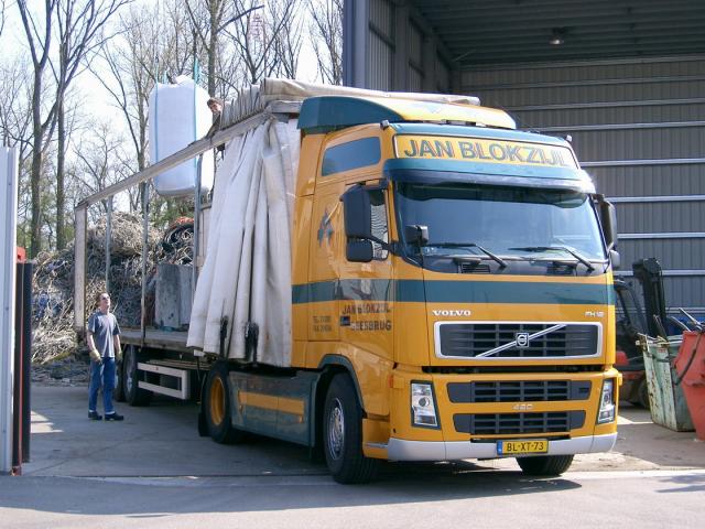Volvo-FH12-Blokzijl-Szy-100504-1.jpg - Volvo FH12Trucker Jack