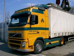 Volvo-FH12-Blokzijl-Szy-100504-2
