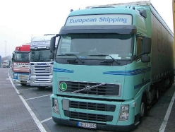 Volvo-FH12-European-Shipping-Willann-220105-1