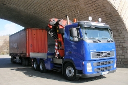 Volvo-FH12-460-blau-Holz-150810-02