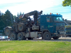 Volvo-FH16-520-Langholztransporter-gruen-(B)