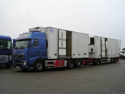 Volvo-FH16-610-blau-Hensing-060405-01
