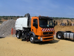 Volvo-FL-240-vNispen-140507-01
