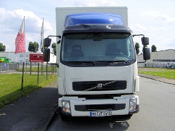 Volvo-FL-240-weiss-Voss-110707-02