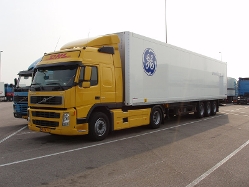 Volvo-FM12-340-DHL-Holz-310807-01