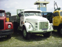Volvo-N-88-weiss-Rolf-150804-1