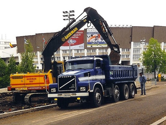Volvo-N12-Kipper-blau-Weddy-090204-1.jpg - Volvo N12Clemens Weddy