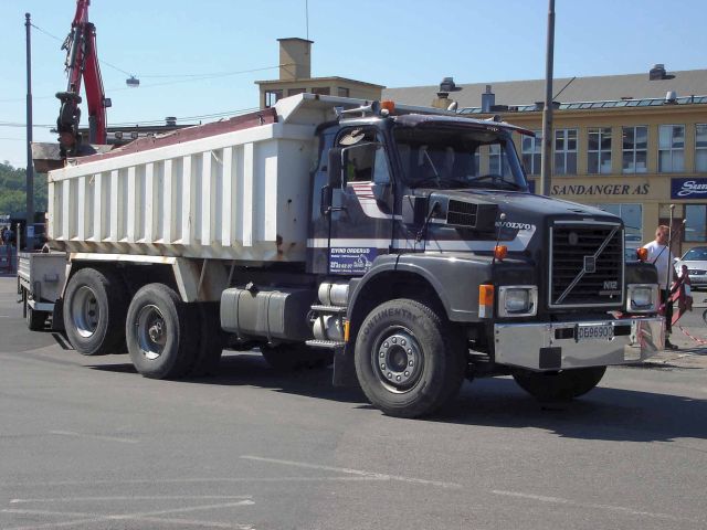 Volvo-N12-grau-Kramer-231205-01.jpg - Volvo N12B. Kramer