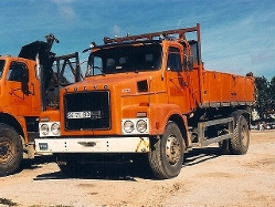 Volvo-N-1020-Kipper-rot-Weddy-090204-1-F