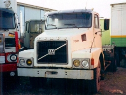 Volvo-N-1020-SZM-weiss-(Szymiczek)