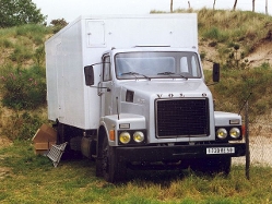Volvo-N-1020-weiss-Thiele-100305-01