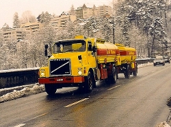 Volvo-N12-TAHZ-gelb-Weddy-090204-1