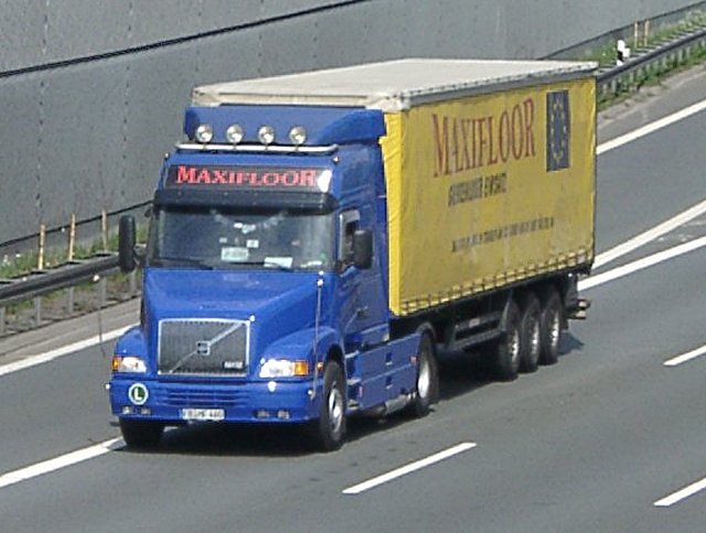 Volvo-NH12-PLSZ-Maxifloor-Willann-310104-1.jpg - Volvo NH12Michael Willann
