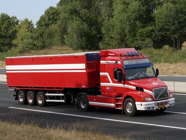 Volvo-NH12-Stam-Thevenard-200406.jpg - Volvo NH12S. Thevenard