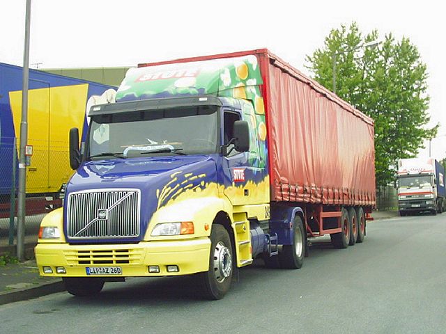Volvo-NH12-Stute-Rolf-131004-1.jpg - Volvo NH12René Marschner