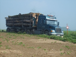 Volvo-NH-Rouwet-260507-01