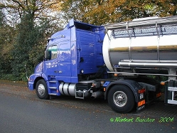 Volvo-NH12-420-blau-Buscher-071204-2