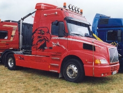 Volvo-NH12-420-rot-Thiele-100305-01