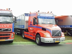 Volvo-NH12-Zwart-Rolf-200804-1