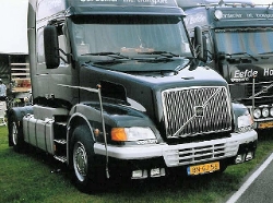 Volvo-NH12-schwarz-Rolf-131004-1