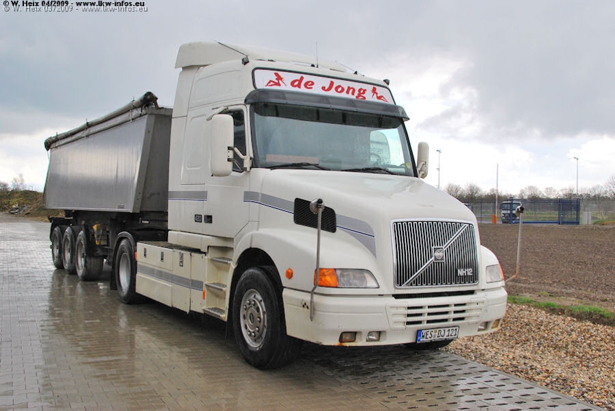 Volvo-NH12-420-de-Jong-120409-03.jpg - Volvo NH12