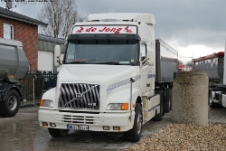 Volvo-NH12-420-de-Jong-120409-01