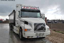 Volvo-NH12-420-de-Jong-120409-02