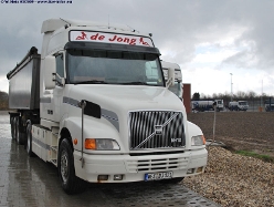 Volvo-NH12-420-de-Jong-300309-02