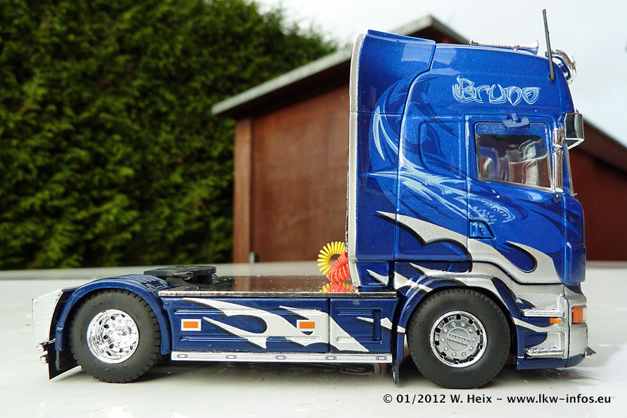 Tekno-Scania-R-Valcarenghi-080112-001.jpg
