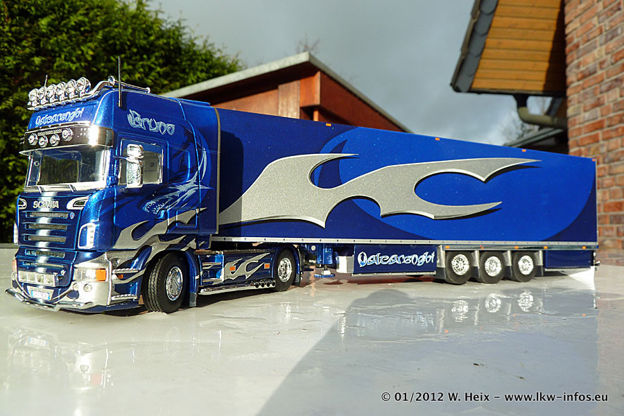 Tekno-Scania-R-Valcarenghi-080112-022.jpg
