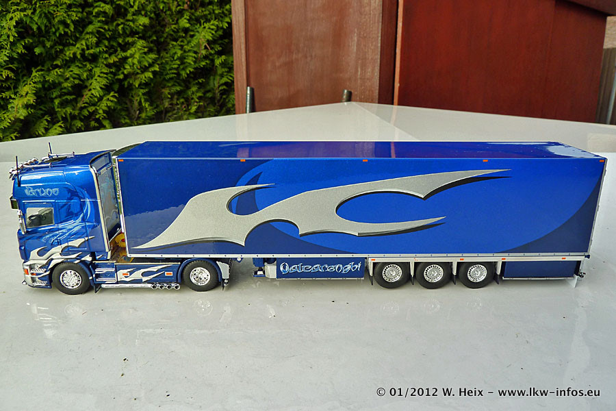 Tekno-Scania-R-Valcarenghi-080112-033.jpg