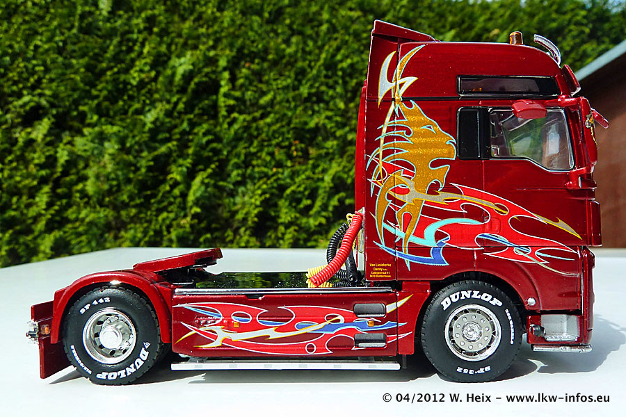 WSI-MAN-TGX-DVL-010412-005.jpg