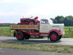 Borgward-weiss-rot-Voss-171206-01