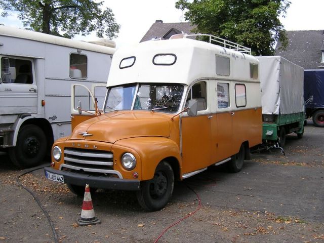 Opel-Blitz-braun-weiss-Koster-240905-01.jpg - Aaldert Koster