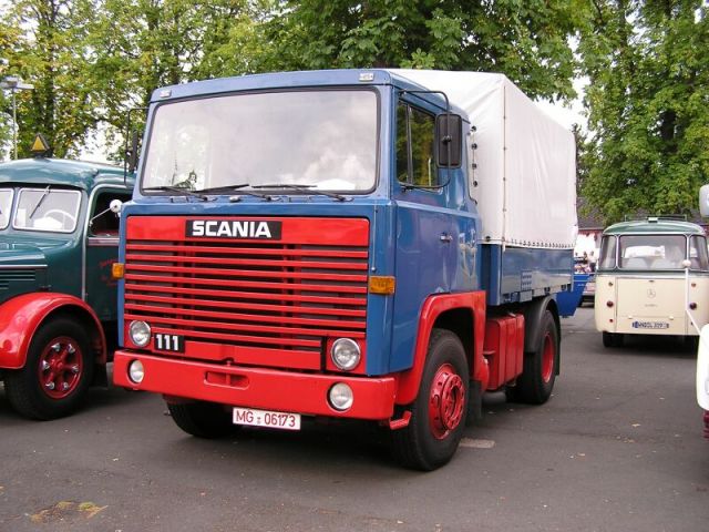 Scania-111-blau-rot-Koster-240905-01.jpg - Aaldert Koster