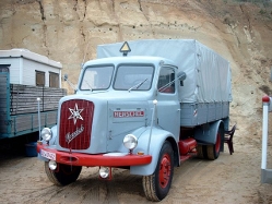 Henschel.-grau-rot-Scholz-130506-01