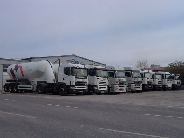 Fuhrpark-Holcim-Kress-300505-01.jpg - T. Kress